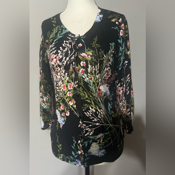 Talbot’s Floral Cardigan w/ 3/4 Length Sleeves in Excellent Condition! - Picture 2 of 8